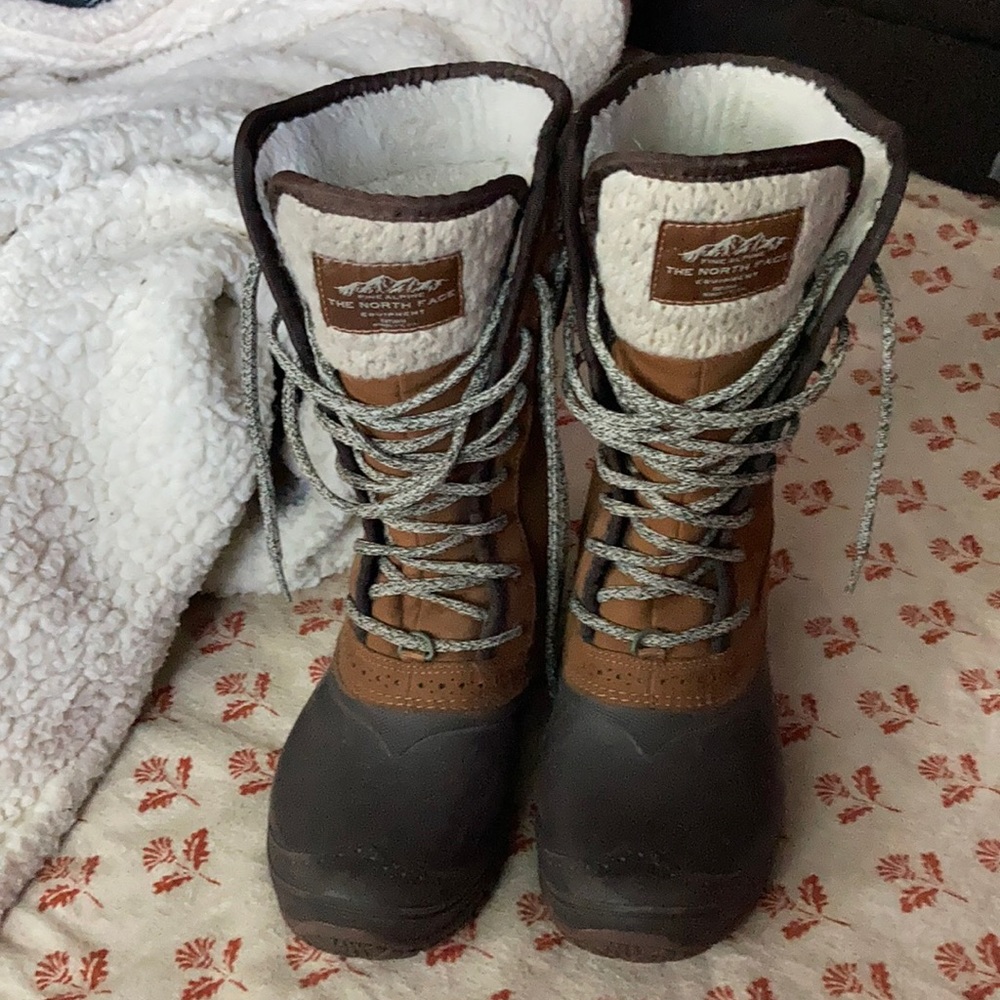 Winter boots size 7 North Face